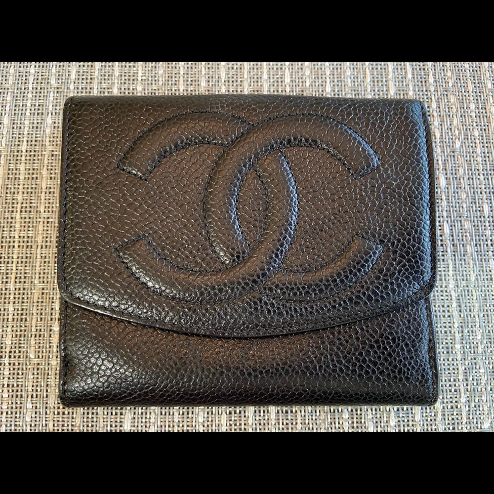 Chanel caviar wallet